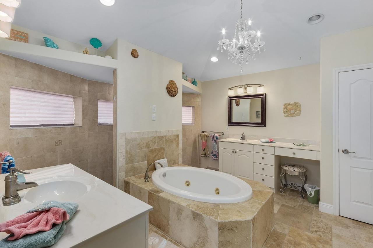 Luxury Home, Hot Tub, Heated Pool, Tiki Bar - Villa Spain Cabo Coral Exterior foto