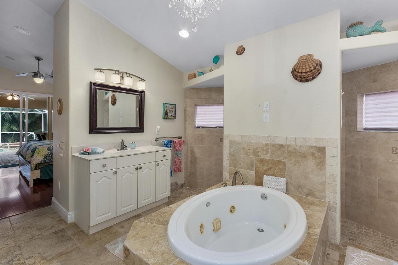 Luxury Home, Hot Tub, Heated Pool, Tiki Bar - Villa Spain Cabo Coral Exterior foto